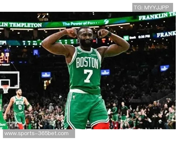 杰伦布朗独自发力砍下33分7板4助可惜失误偏多达7次